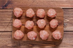 Ежики из фарша с рисом в мультиварке - шаг 5 Ежики из фарша с рисом в мультиварке - шаг 5