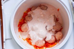 Ежики из фарша с рисом в мультиварке - шаг 7 Ежики из фарша с рисом в мультиварке - шаг 7