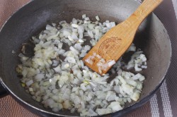 Ежики из фарша в сметане - шаг 3 Ежики из фарша в сметане - шаг 3