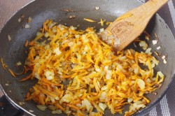 Ежики из фарша в сметане - шаг 4 Ежики из фарша в сметане - шаг 4