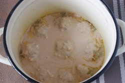 Ежики из фарша в сметане - шаг 10 Ежики из фарша в сметане - шаг 10