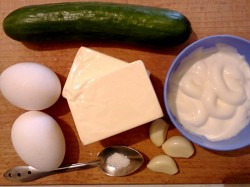 название картинки Еврейская закуска из сыра с чесноком