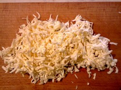 название картинки Еврейская закуска из сыра с чесноком