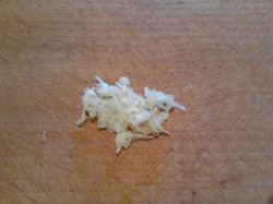 название картинки Еврейская закуска из сыра с чесноком