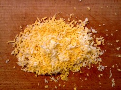 название картинки Еврейская закуска из сыра с чесноком