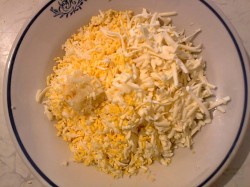 название картинки Еврейская закуска из сыра с чесноком