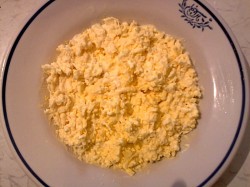 название картинки Еврейская закуска из сыра с чесноком