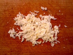 название картинки Еврейская закуска из сыра с чесноком