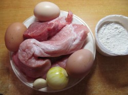 название картинки Мясной фарш в кляре бризоль на сковороде