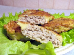 название картинки Мясной фарш в кляре бризоль на сковороде