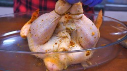 Фаршированная курица с жареной начинкой из картошки и грибов