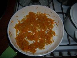 Фаршированные морковью крабовые палочки в кляре