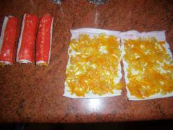 Фаршированные морковью крабовые палочки в кляре