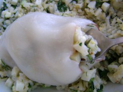 название картинки Фаршированные кальмары с рисом и яйцом
