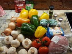 название картинки Фаршированные перцы с индейкой и овощами