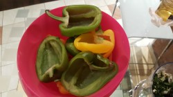 название картинки Фаршированные перцы с индейкой и овощами