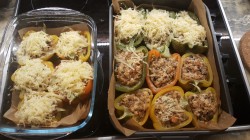 название картинки Фаршированные перцы с индейкой и овощами