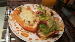 название картинки Фаршированные перцы с индейкой и овощами