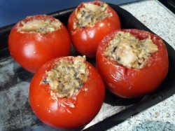 Помидоры фаршированные курицей сыром грибами в духовке