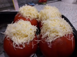 Помидоры фаршированные курицей сыром грибами в духовке