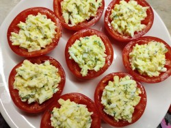 Фаршированные помидоры с сыром в духовке