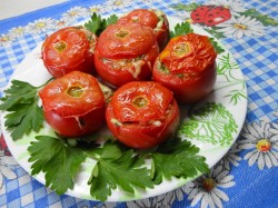 Фаршированные помидоры с ветчиной и сыром