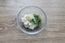 название картинки Фаршированные рулетики из кабачков с сыром и чесноком