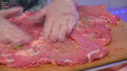 название картинки Фаршированные рулеты с сочной начинкой из нежнейшей свинины