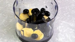 Фаршированные яйца с паштетом из маслин