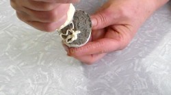 Фаршированные яйца с паштетом из маслин