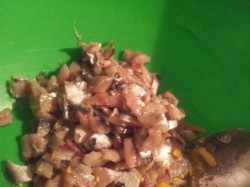 Фаршированные яйца с килькой