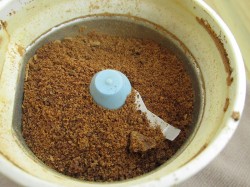 название картинки Фаршированные яйца с рулетиками из малосольной кильки