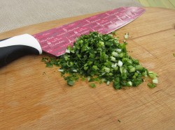 название картинки Фаршированные яйца с рулетиками из малосольной кильки