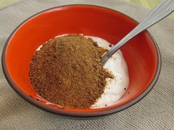 название картинки Фаршированные яйца с рулетиками из малосольной кильки