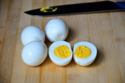 название картинки Закуска яйца фаршированные зеленью с твердым сыром