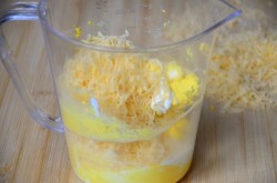 название картинки Закуска яйца фаршированные зеленью с твердым сыром