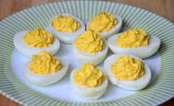 название картинки Закуска яйца фаршированные зеленью с твердым сыром