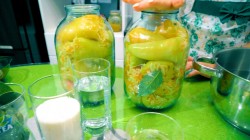 название картинки Фаршированный болгарский перец с капустой на зиму