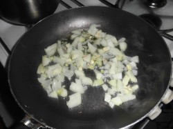 Фасоль тушеная с томатной пастой - шаг 3