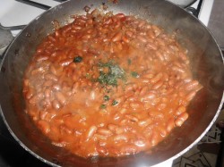 Фасоль тушеная с томатной пастой - шаг 7