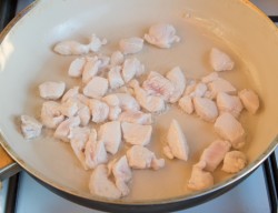 Фетучини с курицей и шампиньонами в соусе