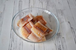 Филе минтая с картошкой в духовке - шаг 2 Филе минтая с картошкой в духовке - шаг 2