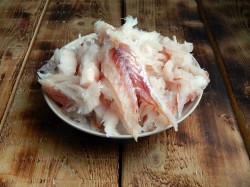 Филе минтая с морковью и луком в духовке - шаг 2