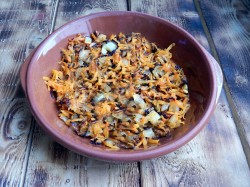 Филе минтая с морковью и луком в духовке - шаг 6