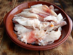 Филе минтая с морковью и луком в духовке - шаг 7