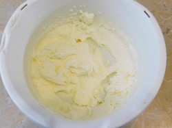 название картинки Фисташковый рулет с малиной