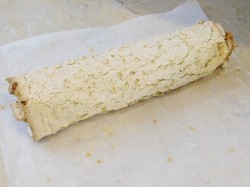 название картинки Фисташковый рулет с малиной