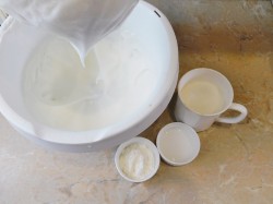 название картинки Фисташковый рулет с малиной