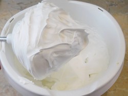 название картинки Фисташковый рулет с малиной