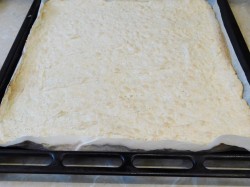 название картинки Фисташковый рулет с малиной